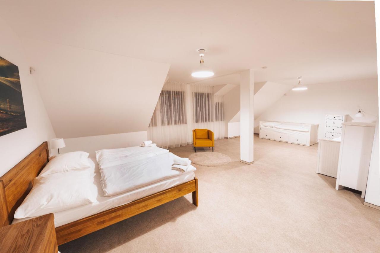 Dvur Perlova Voda Budyne nad Ohri エクステリア 写真